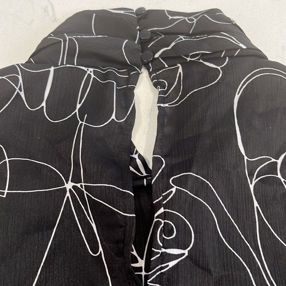 New sleeveless blouse - Picture 6 of 9